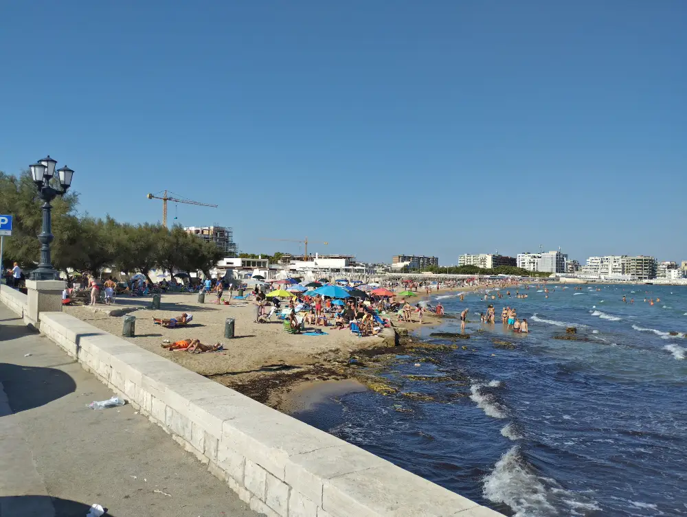 spiaggia libera san francesco alla rena bari